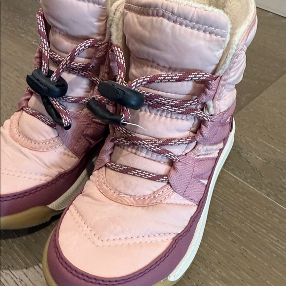 Sorel Kids Explorer snow boots size 10 worn on one or two trips - Picture 5 of 9